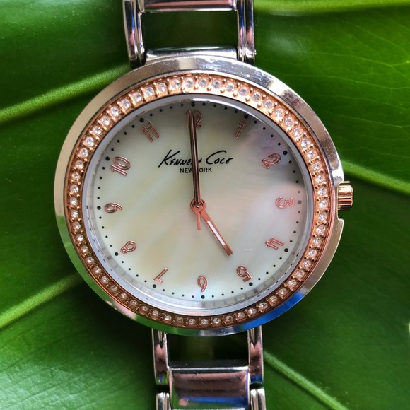 Gorgeous Rose gold and pearl Kenneth Cole watch - Picture 3 of 5